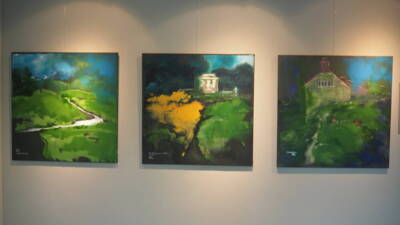 Drei Bilder der Ausstellung "Grünspiel" der Reihe "Kunst im Rathaus" von Renate Gabler-Mayer