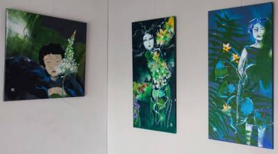 Drei Bilder der Ausstellung "Grünspiel" der Reihe "Kunst im Rathaus" von Renate Gabler-Mayer