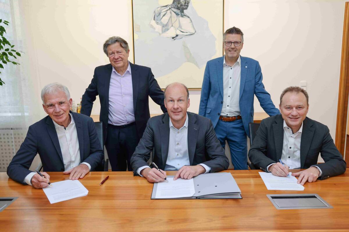 Unterzeichnung Änderungsvertrag Wertachkliniken